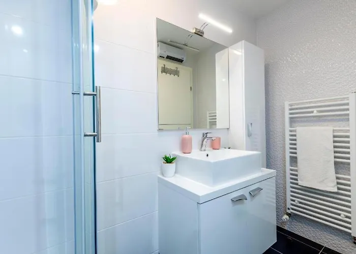 Minto & Slava Apartment *