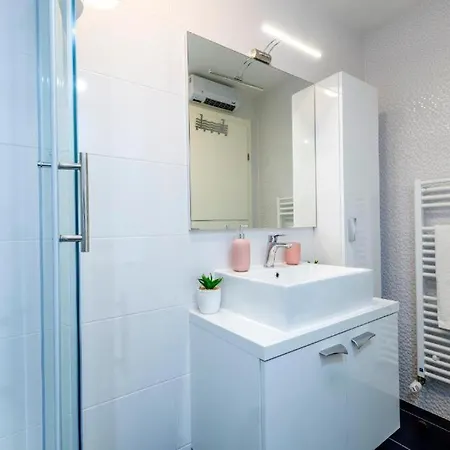 Minto & Slava Apartment *